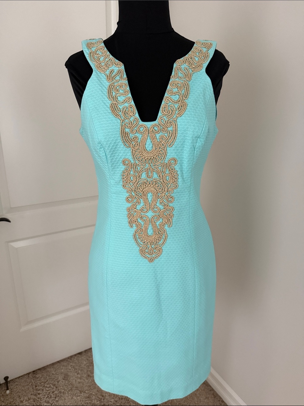 NWT Lilly Pulitzer size 2 Aqua Sheath Dress with Gold Embroidered Plunge Neck